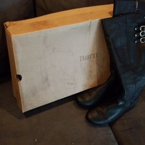 Born Leather boots 8M Almost New in Box, Black
